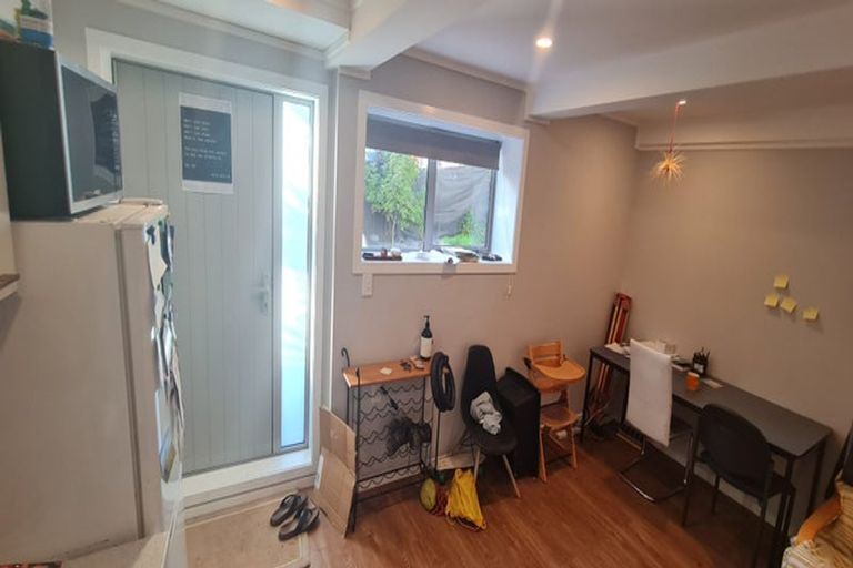 Photo of property in 1/4 James Scott Place, Te Atatu South, Auckland, 0602