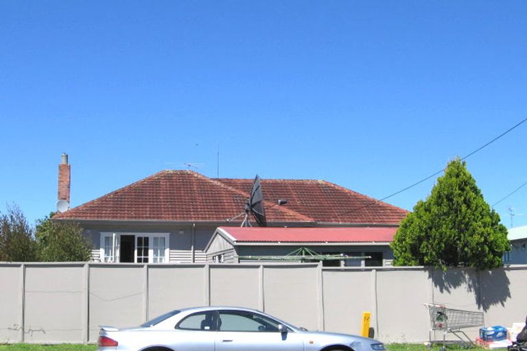 Photo of property in 1/200 Onewa Road, Birkenhead, Auckland, 0626