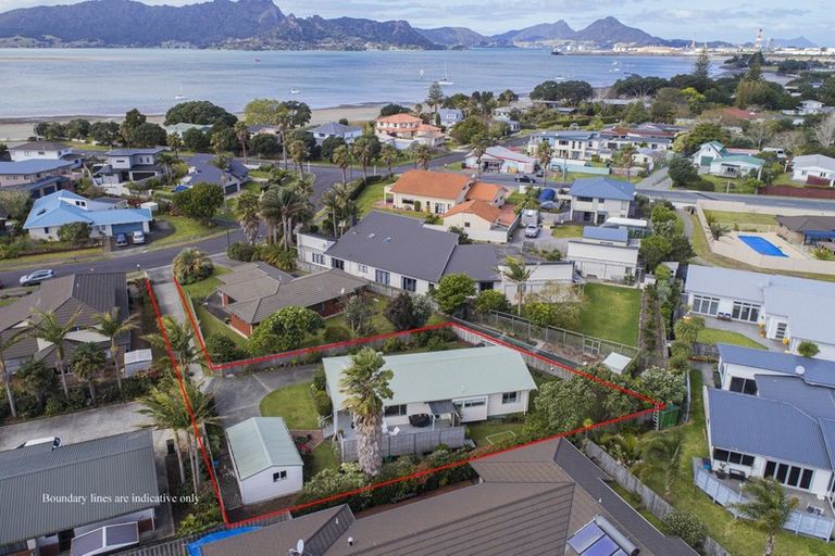 Photo of property in 11 Bermuda Place, One Tree Point, 0118