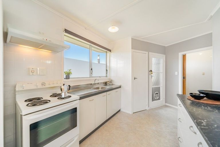 Photo of property in 37 Hillside Drive, Maoribank, Upper Hutt, 5018