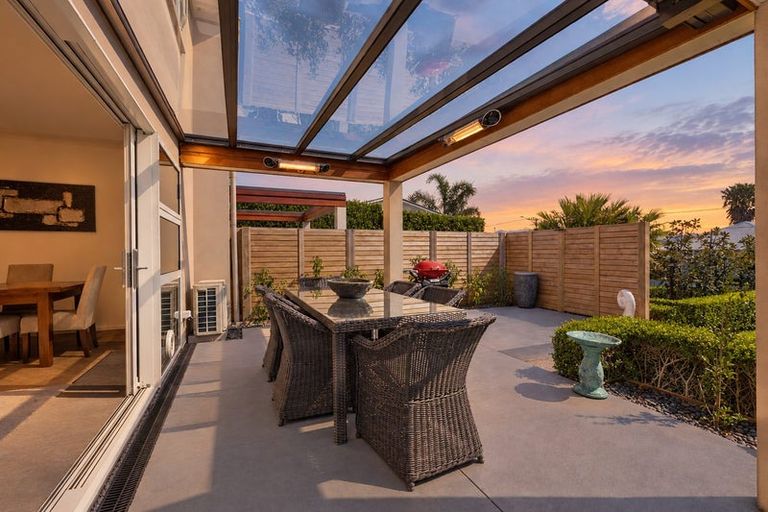 Photo of property in 250b Courtenay Street, Strandon, New Plymouth, 4312