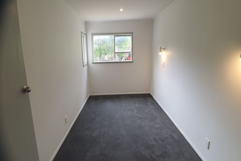 Photo of property in 37 Raroa Terrace, Tawa, Wellington, 5028