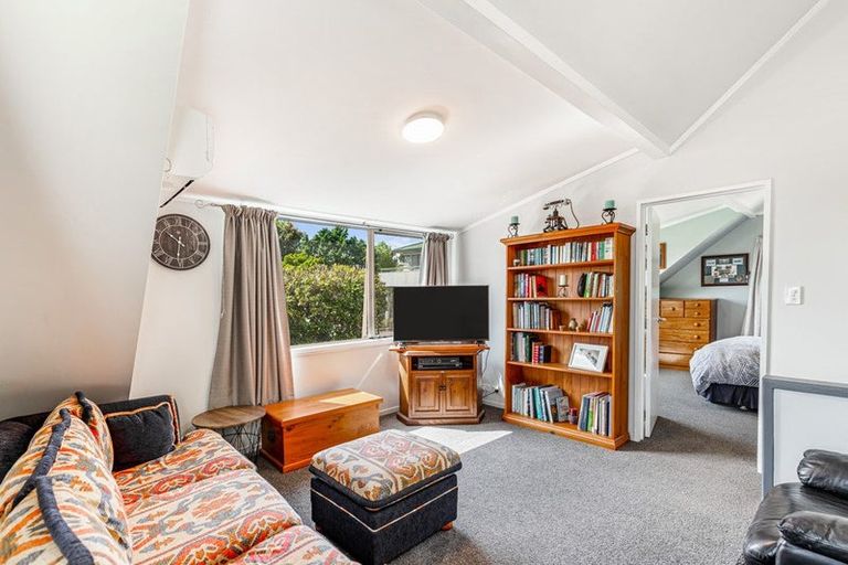 Photo of property in 1/12 Ballini Rise, West Harbour, Auckland, 0618