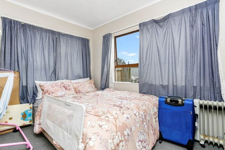 Photo of property in 25 Woodford Avenue, Henderson, Auckland, 0610