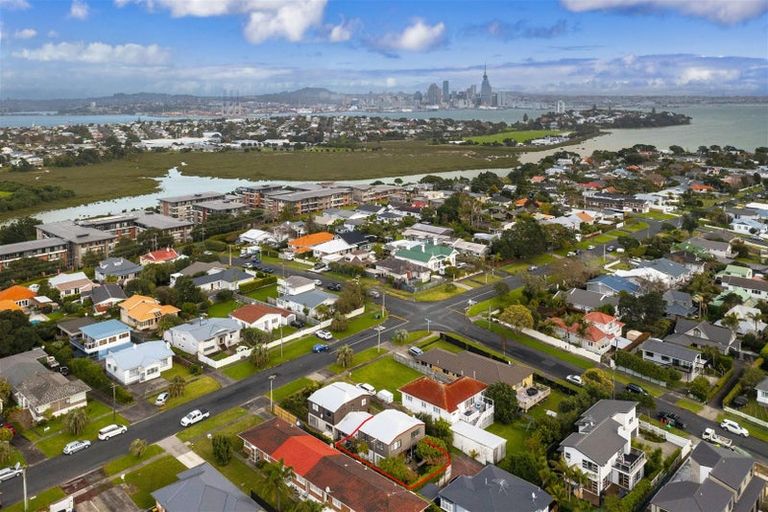 Photo of property in 2/14 Aramoana Avenue, Devonport, Auckland, 0624