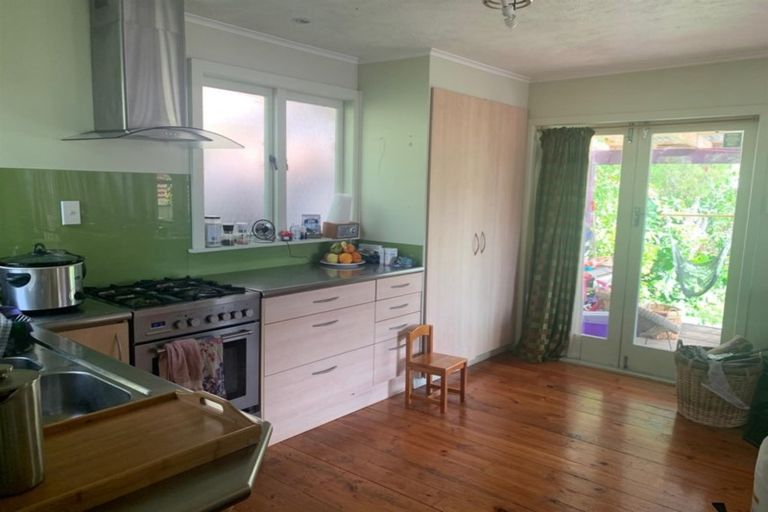 Photo of property in 727 Swanson Road, Swanson, Auckland, 0612