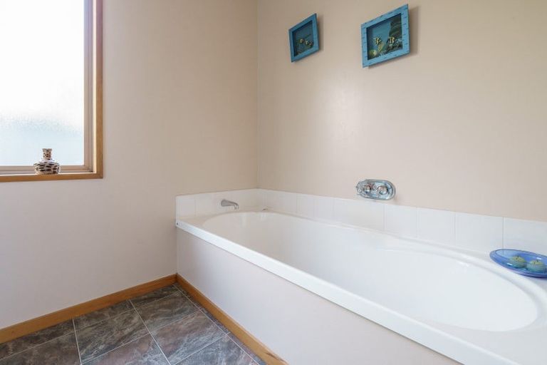 Photo of property in 72a Meadowstone Drive, Wanaka, 9305