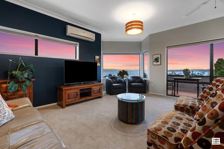 Photo of property in 1 Ruamoana Place, Omokoroa, 3114