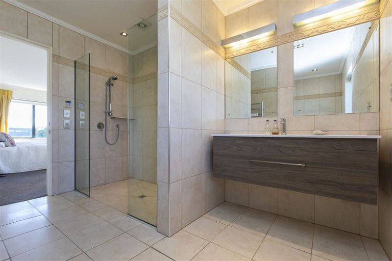 Photo of property in 5 Elmwood Road, Strowan, Christchurch, 8052