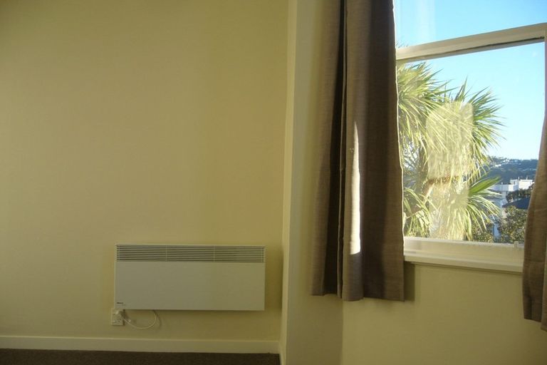 Photo of property in 4 Hawker Street, Mount Victoria, Wellington, 6011