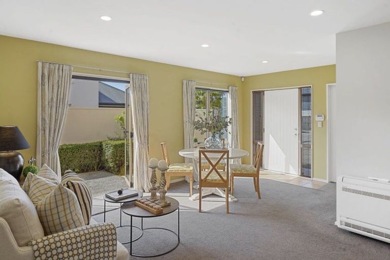 Photo of property in 21 Springfield Road, St Albans, Christchurch, 8014