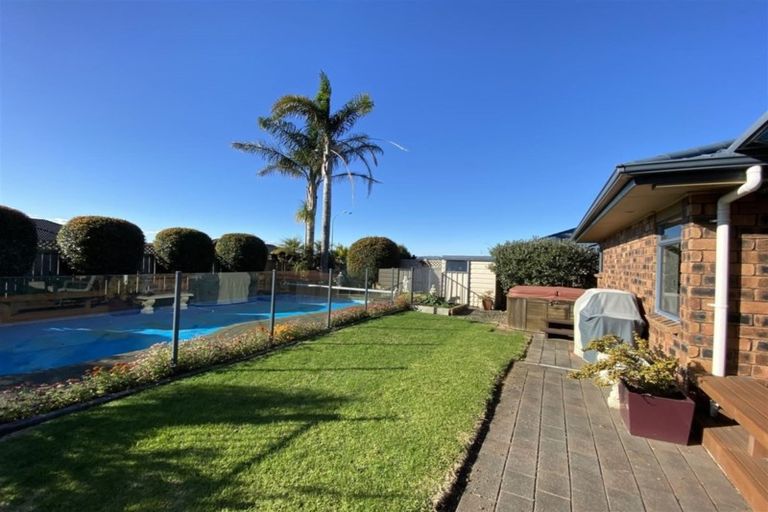 Photo of property in 2 Sunset Drive, Pukekohe, 2120