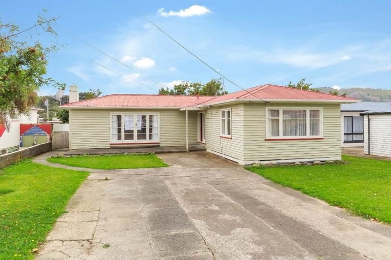 Photo of property in 38 Totara Street, Wainuiomata, Lower Hutt, 5014