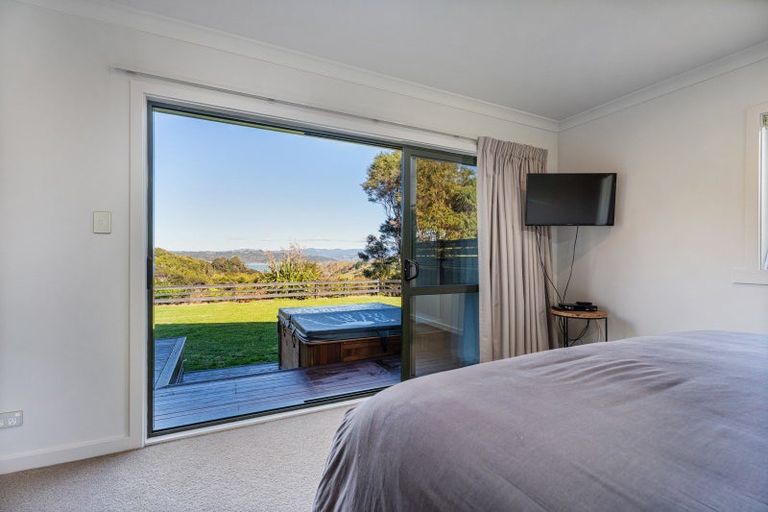 Photo of property in 16 Tarapatiki Drive, Whitianga, 3510