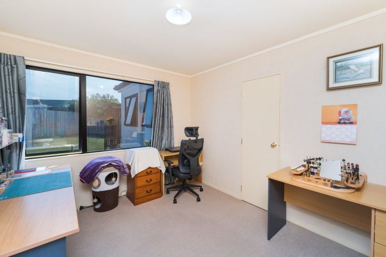 Photo of property in 14 Jordan Way, Kelvin Grove, Palmerston North, 4414