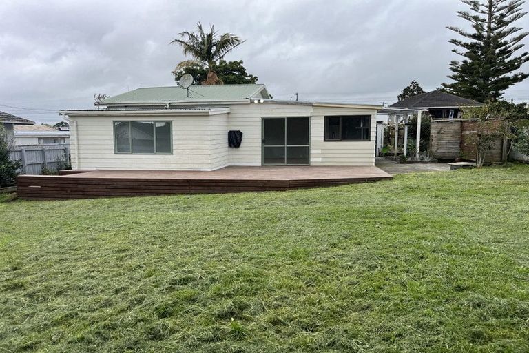 Photo of property in 7 Barrys Road, Glendene, Auckland, 0602