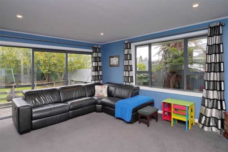 Photo of property in 9 Ashgrove Street, Rangiora, 7400