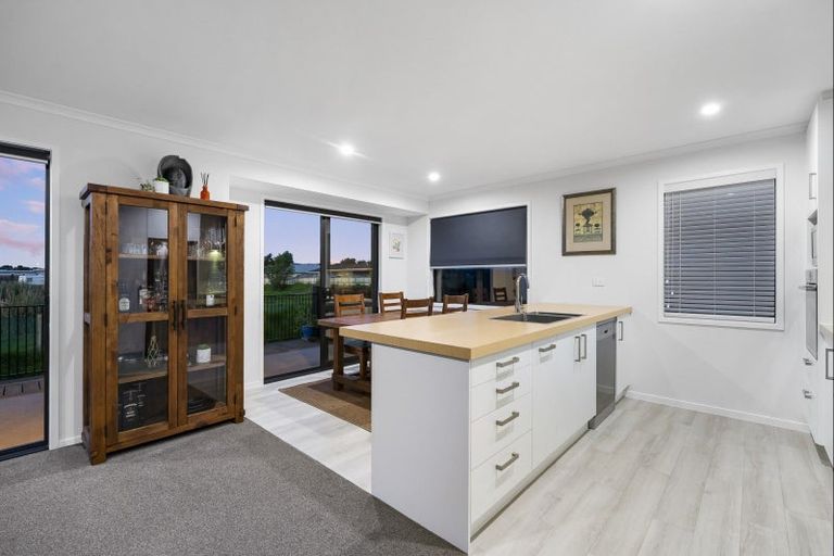 Photo of property in 5a Te Wharo Drive, Papamoa, 3118