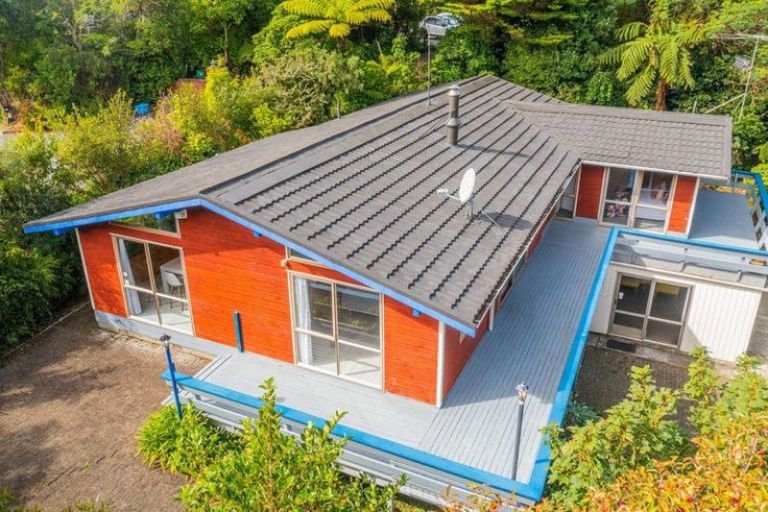 Photo of property in 7 Miromiro Road, Normandale, Lower Hutt, 5010
