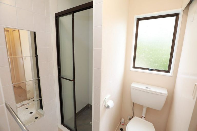 Photo of property in 56 Woodhouse Avenue, Karori, Wellington, 6012