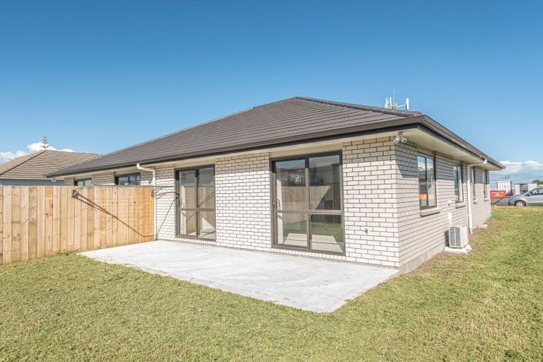 Photo of property in 6 Cross Street, Castlecliff, Whanganui, 4501
