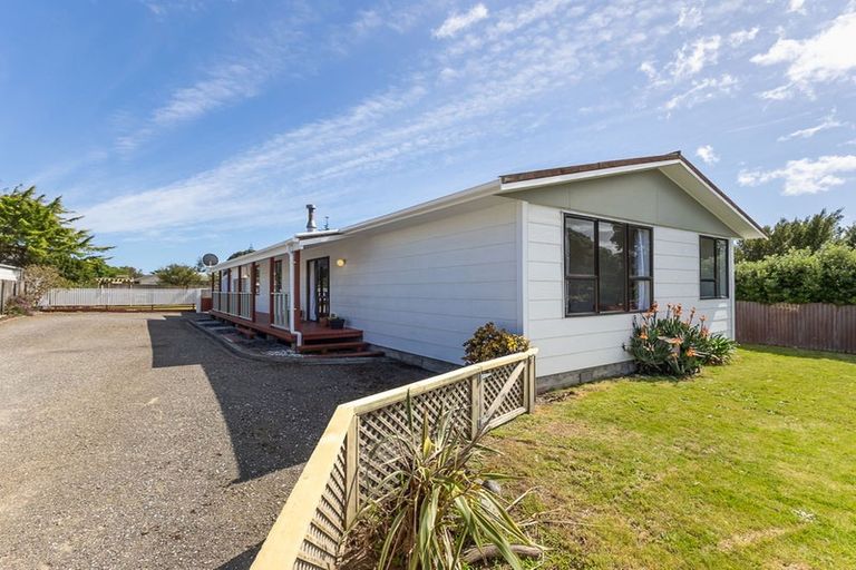 Photo of property in 11 Atua Street, Waikanae Beach, Waikanae, 5036