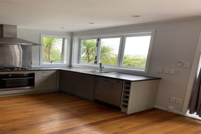 Photo of property in 2/80 Seaview Road, Castor Bay, Auckland, 0620