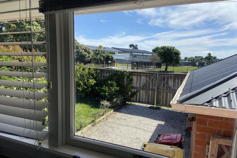 Photo of property in 1/43 Tramway Road, Beach Haven, Auckland, 0626
