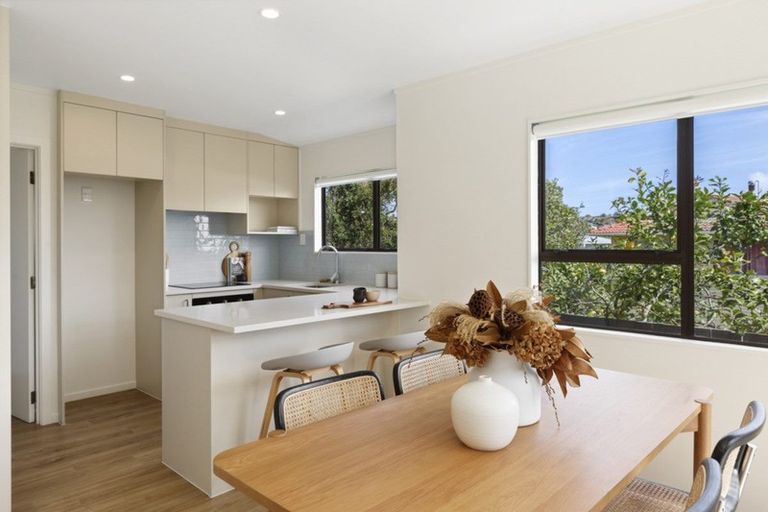 Photo of property in 2/58 Hepburn Road, Glendene, Auckland, 0602