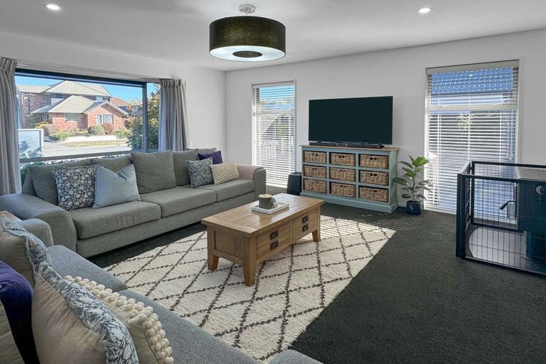 Photo of property in 33 Broadhaven Avenue, Parklands, Christchurch, 8083