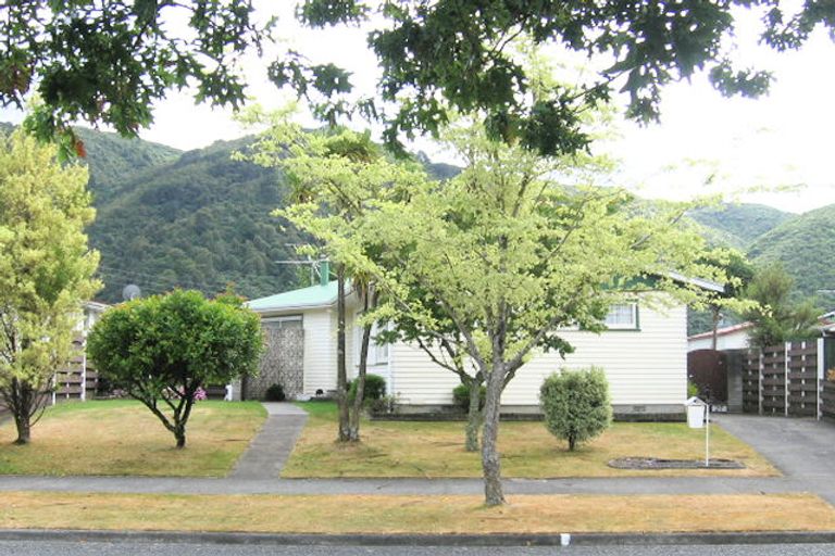 Photo of property in 27 California Drive, Totara Park, Upper Hutt, 5018
