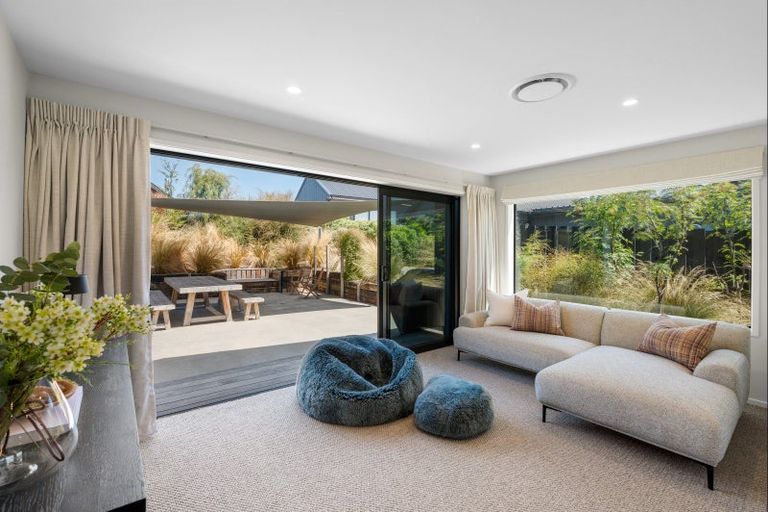 Photo of property in 19 Obelisk Street, Wanaka, 9305