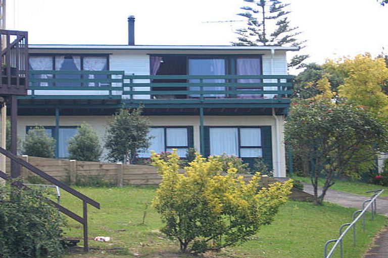 Photo of property in 9 Braund Place, Glenfield, Auckland, 0629