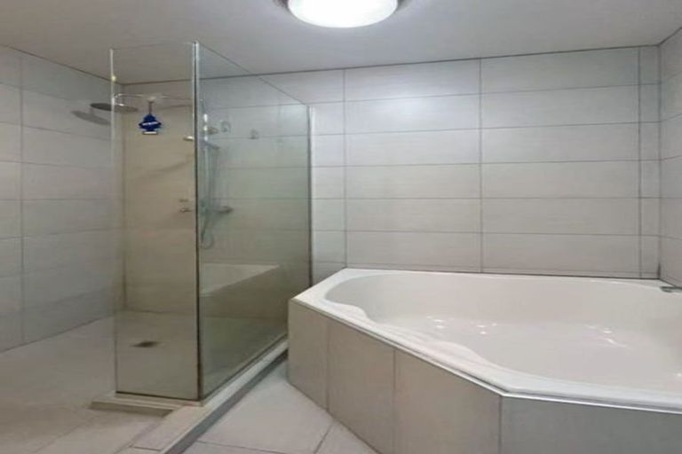 Photo of property in 43 Frank Nobilo Drive, Golflands, Auckland, 2013