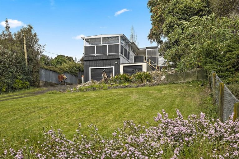 Photo of property in 9 Awaroa Road, Helensville, 0800