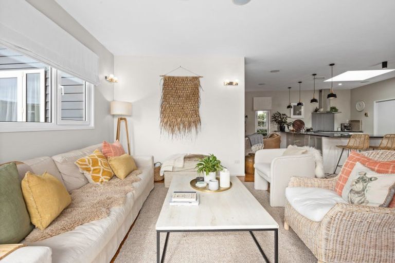 Photo of property in 18a Cambridge Terrace, Taradale, Napier, 4112