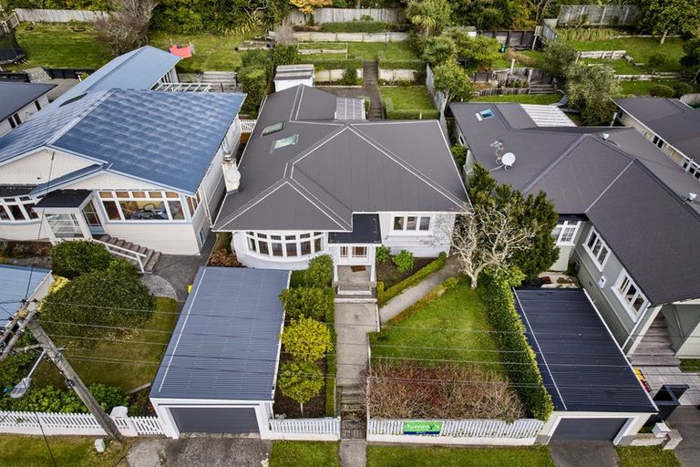 Photo of property in 13 Firth Terrace, Karori, Wellington, 6012