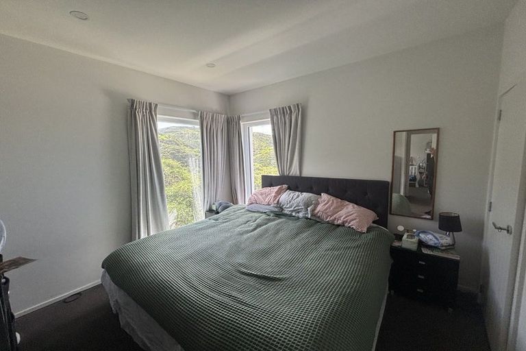 Photo of property in 5 Bendigo Grove, Newlands, Wellington, 6037