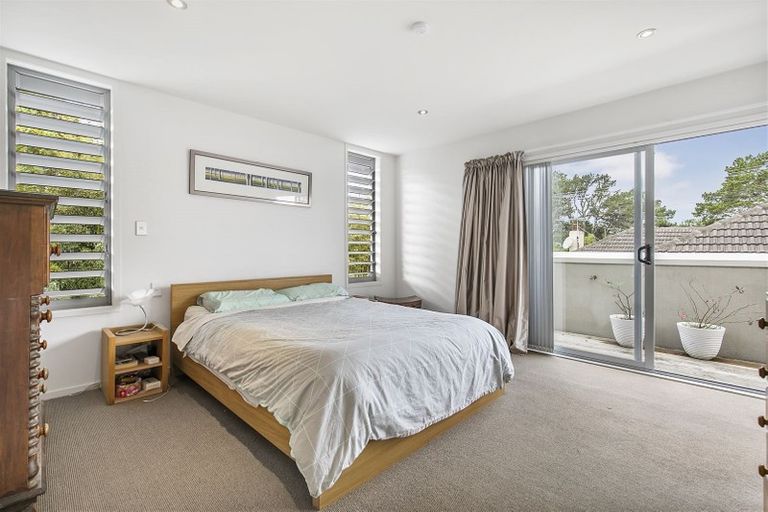Photo of property in 242a Forrest Hill Road, Forrest Hill, Auckland, 0620