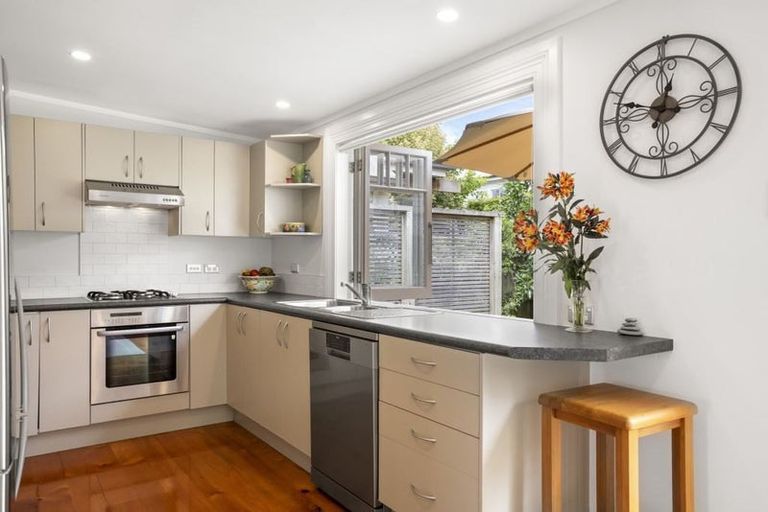 Photo of property in 37 Church Street, Devonport, Auckland, 0624