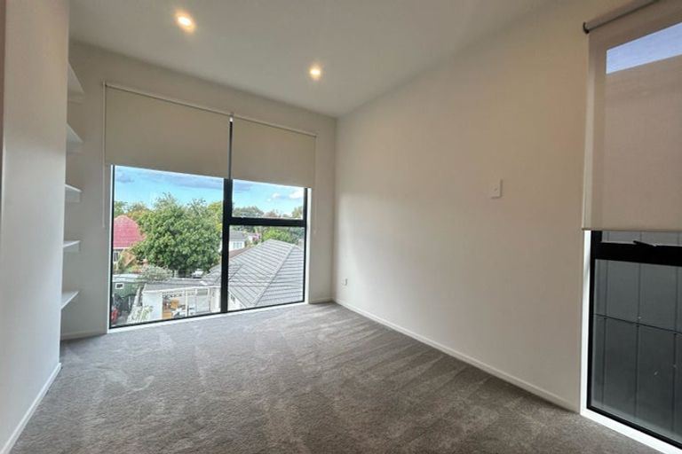 Photo of property in 6/26 Buscomb Avenue, Henderson, Auckland, 0610