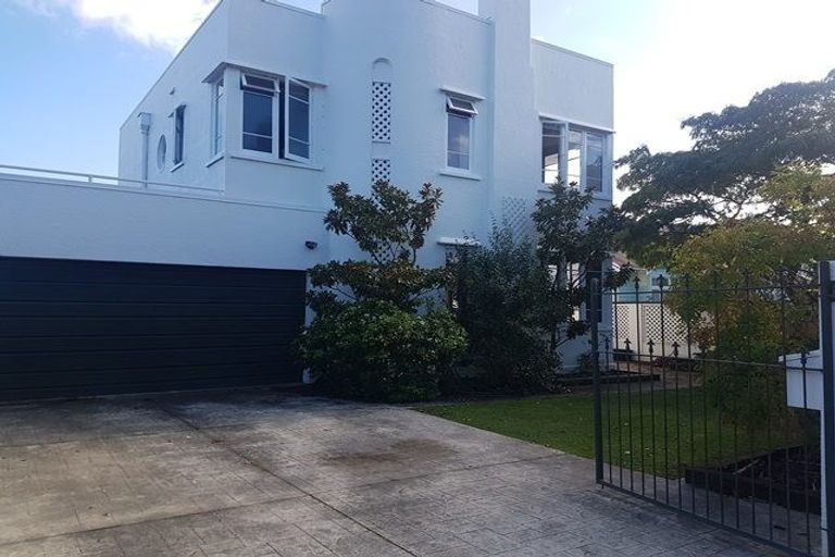 Photo of property in 385 College Street, Hokowhitu, Palmerston North, 4410
