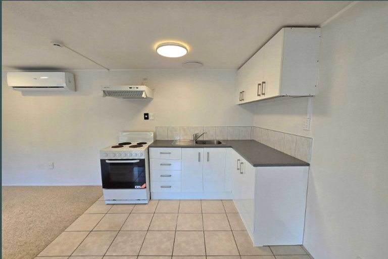 Photo of property in 33 Alidade Place, Massey, Auckland, 0614