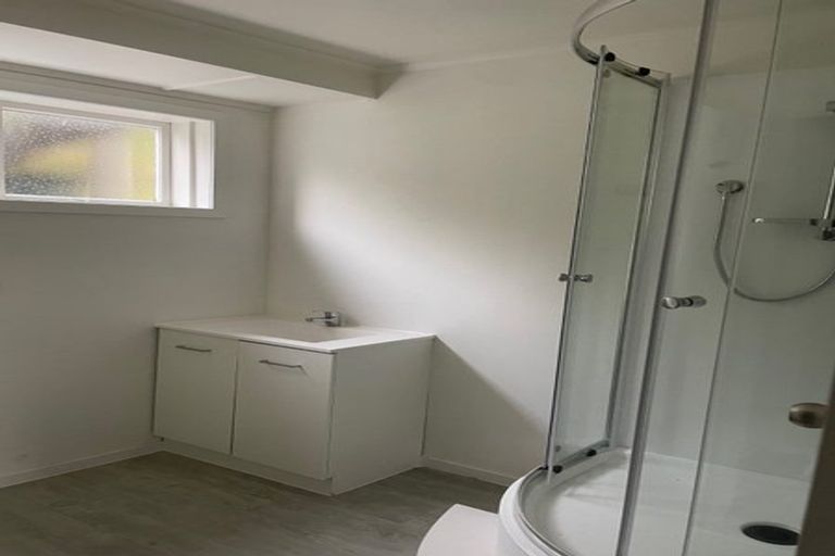 Photo of property in 68 Gladstone Road, Northcote, Auckland, 0627