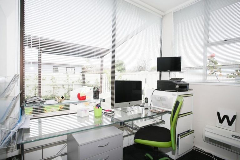 Photo of property in 504 Grove Road, Mayfair, Hastings, 4122