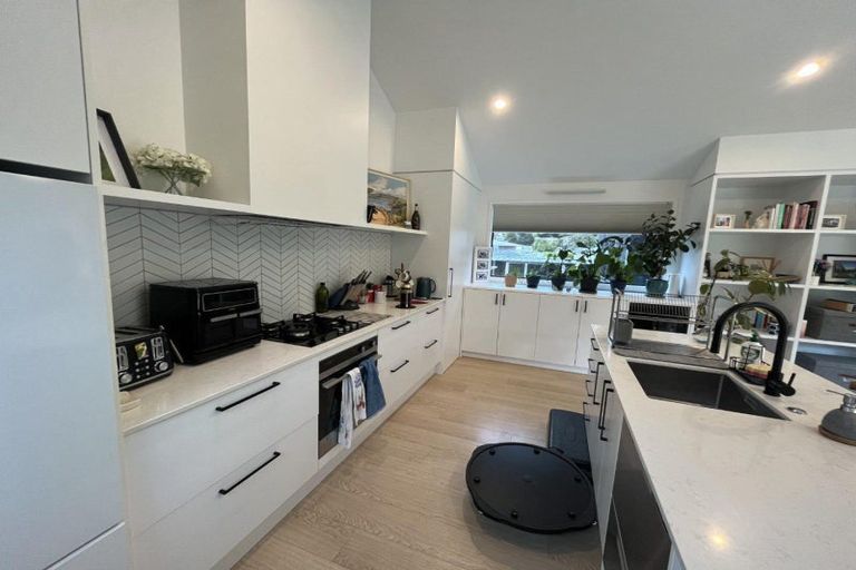 Photo of property in 13a Lorna Street, Lynmouth, New Plymouth, 4310