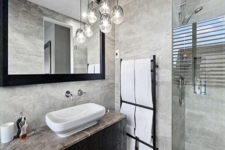 Photo of property in 2 Fife Court, Jacks Point, Queenstown, 9371