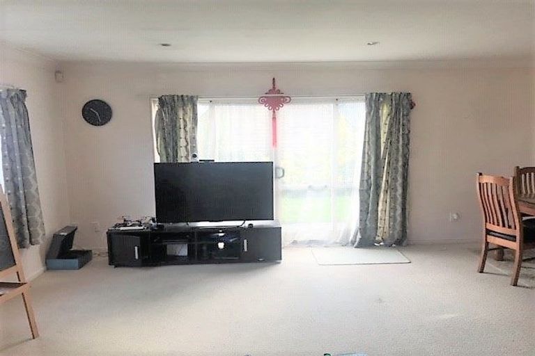 Photo of property in 99b Hutchinson Avenue, New Lynn, Auckland, 0600