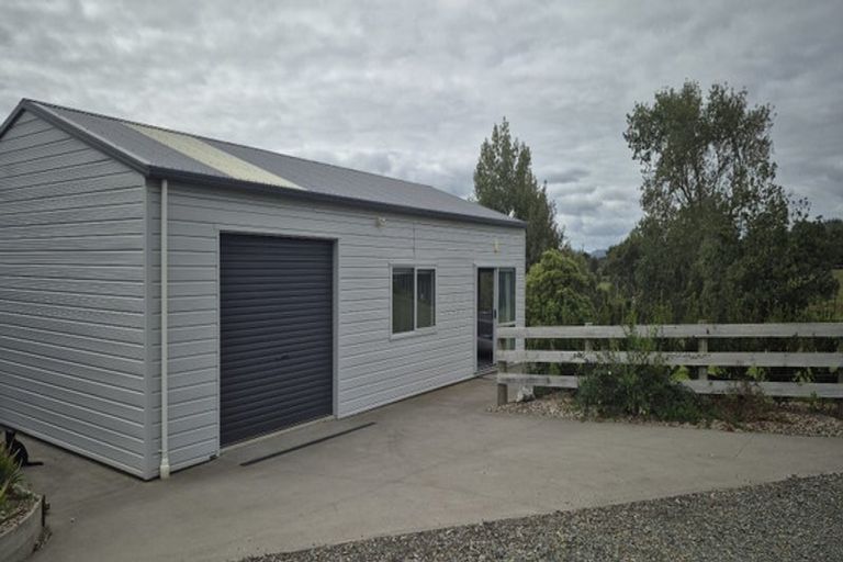 Photo of property in 47 Codlin Road, Waiuku, 2683