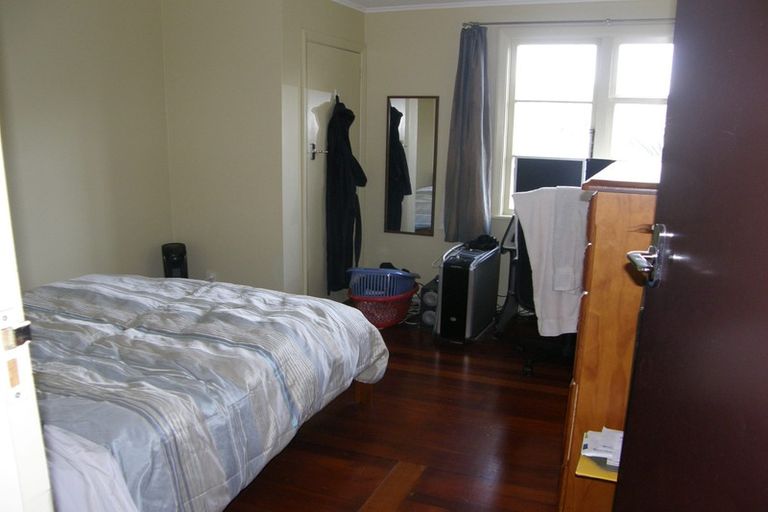 Photo of property in 8 Papawai Terrace, Mount Cook, Wellington, 6021